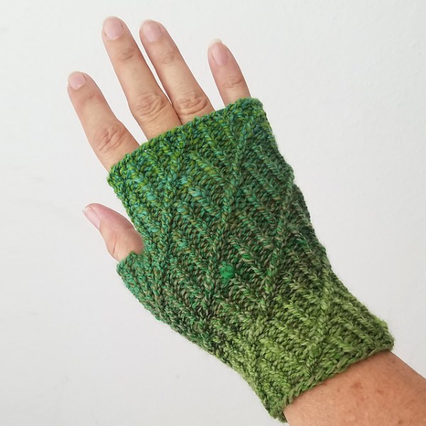 Nautilus Fingerless Mitts in Bright Forest Handspun | Pattern by Elizabeth Seidle